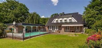 Wohnen mit allen Sinnen - Luxusvilla in Boostedt mit Pool und großem Garten