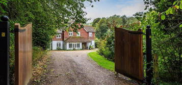 6 bedroom detached house to rent