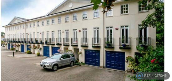 4 bedroom terraced house