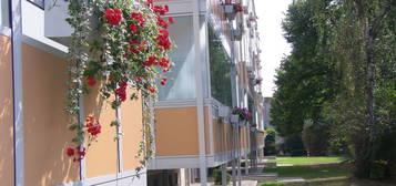 Ruhige 2,5-Raumwohnung mit einem verglasten Westbalkon im Erstbezug