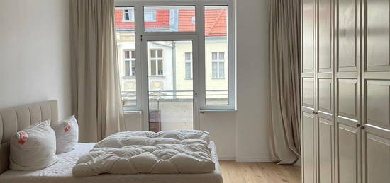 Neu Sanierte 3-Zimmer Altbauwohnung mit 2 Balkonen in Wilmersdorf