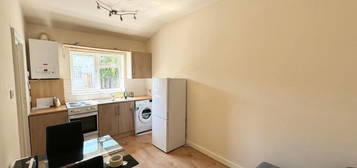 Flat to rent in Hendon Lane, Finchley N3