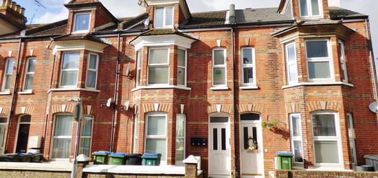 Flat to rent in Clifton Road, Littlehampton BN17