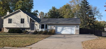 3316 York Bay, Woodbury, MN 55125