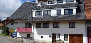 Modernes Zweifamilienhaus mit viel Platz in Bonndorf-Ortsteil