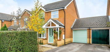 3 bedroom link detached house for sale