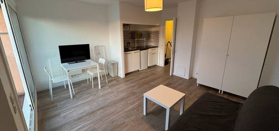 Studio meublé  à louer, 1 pièce, 24 m², Étage 4/6