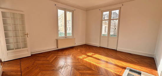 Appartement  à louer, 4 pièces, 2 chambres, 88 m²