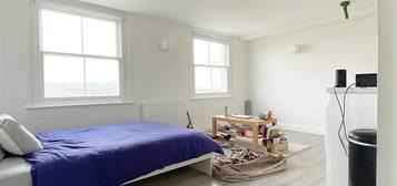 Studio to rent in Buckingham Place, Brighton BN1