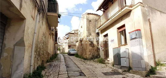 Casa indipendente in vendita a Modica Bassa