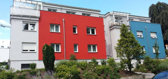 Helle, großzügige und geräumige Wohnung im Stadthaus mit Murgtalblick.