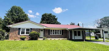 108 Pleasant St, Sparta, TN 38583