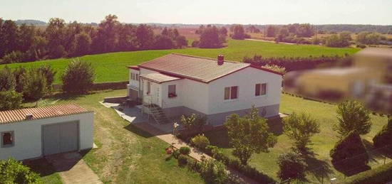 Greifen Sie zu! Gepflegtes Zuhause mit Garten, Garagen und Nebengelass in Feldrandlage