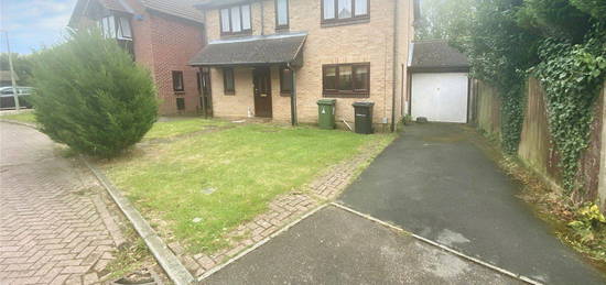 4 bed link detached house to rent