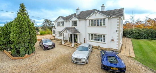 5 bedroom detached house