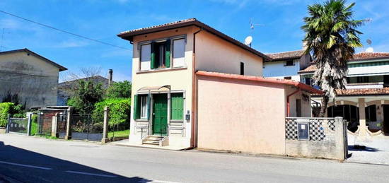 Casa bicamere con terreno