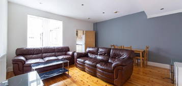 5 bedroom terraced house to rent