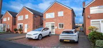 3 bed detached house to rent