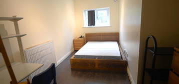 3 bedroom flat to rent