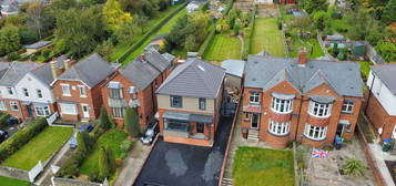 3 bed detached house for sale