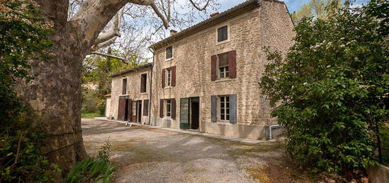 Duplex à aménager dans un ancien Mas en pierres