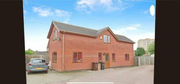 2 bedroom detached house