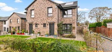 3 bed semi-detached house for sale