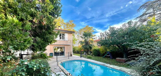 Maison Familiale de 180 m² avec piscine, pleine de Charme et décorée avec goût à Saint-Laurent-d'Agny