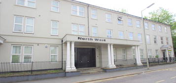 Flat to rent in North West, Woodford Road, Watford WD17