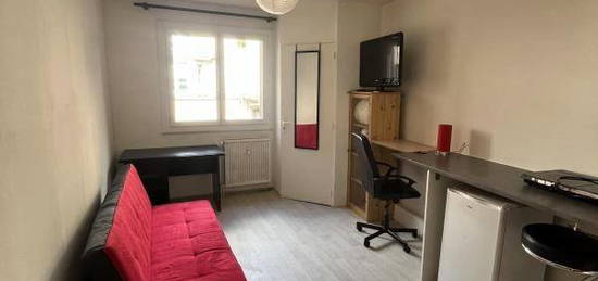 Studio meublé  à louer, 1 pièce, 13 m², Étage 3/–