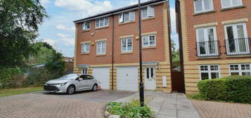 3 bedroom semi-detached house to rent