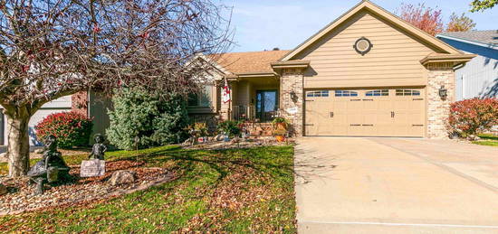 10604 Brentwood Dr, La Vista, NE 68128