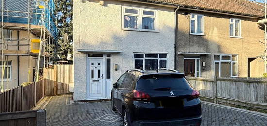 Terraced house to rent in Holburne Road, Kidbrooke SE3