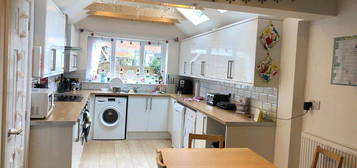 5 bed terraced house to rent