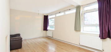 Flat to rent in Lacy Road, London SW15