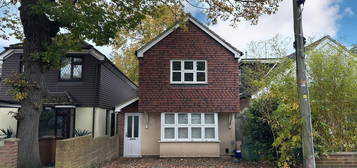 Detached house to rent in Edwin Road, Rainham, Gillingham ME8