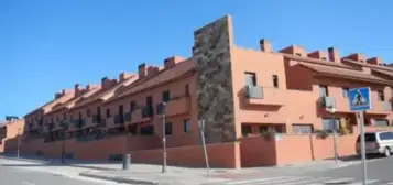 Casa adosada en calle Juanita Reina