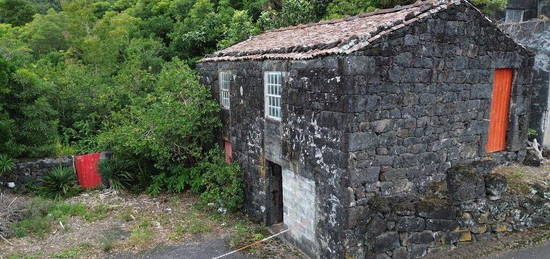 Casa tradicional em Ribeiras de 70,00 m2