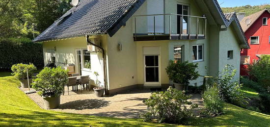 Freistehendes Einfamilienhaus mit großzügigem Wohnambiente in Honrath!