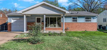 190 Capri Dr, Florissant, MO 63033