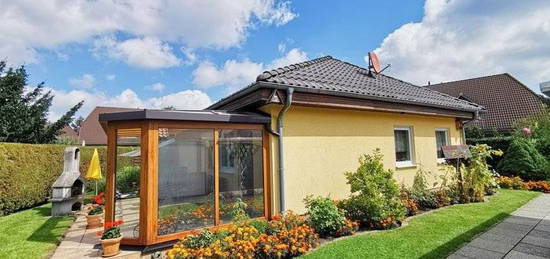 Dr. Lehner Immobilien NB- Bei Berlin- Gepflegtes Bungalowhaus mit Gartenidylle