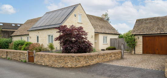 Detached bungalow to rent in Weavers Cottages, Main Street, Long Compton, Shipston-On-Stour CV36