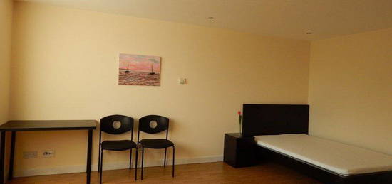 Studio to rent in The Turret, Harrow HA2