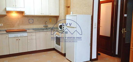 Piso en venta en Travesía de Vigo - San Xoán