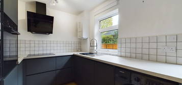 Terraced house to rent in Woodland Road, London N11