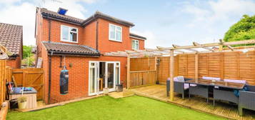 4 bed semi-detached house for sale