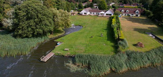 6 bedroom detached bungalow for sale