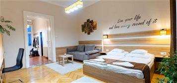 Debreceni airbnb-s Belvárosi lakás a Kossuth tér mellett eladó