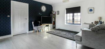 2 bedroom maisonette