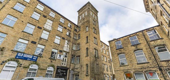 Flat to rent in Plover Road, Lindley, Huddersfield HD3